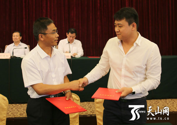 自治區(qū)召開(kāi)紡織服裝產(chǎn)業(yè)招商引資創(chuàng)業(yè)培訓(xùn)現(xiàn)場(chǎng)會(huì)