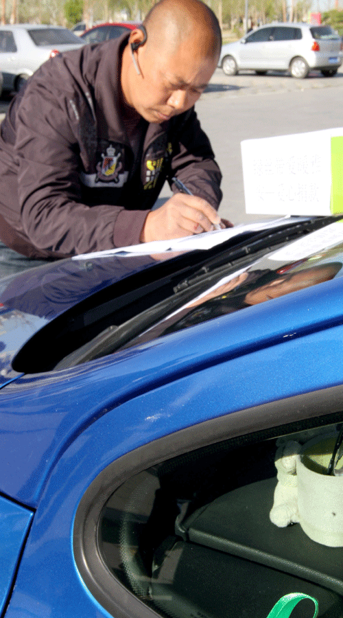 “油城”綠絲帶愛(ài)暖雅安