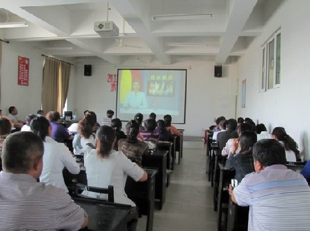 和碩師生觀看法制教育專題片《青春防線》 增強(qiáng)未成年人自我保護(hù)意識(shí) 筑牢校園安全網(wǎng)