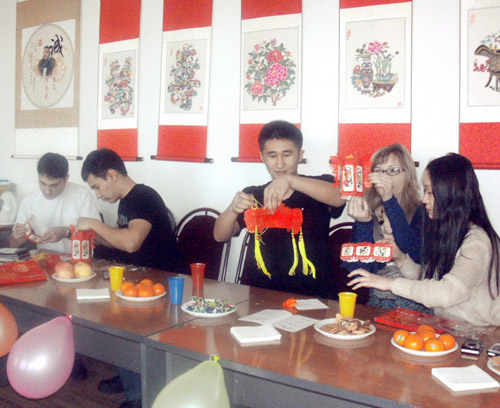 卡拉干達國立技術大學孔子學院舉辦“中國味兒”新年晚會