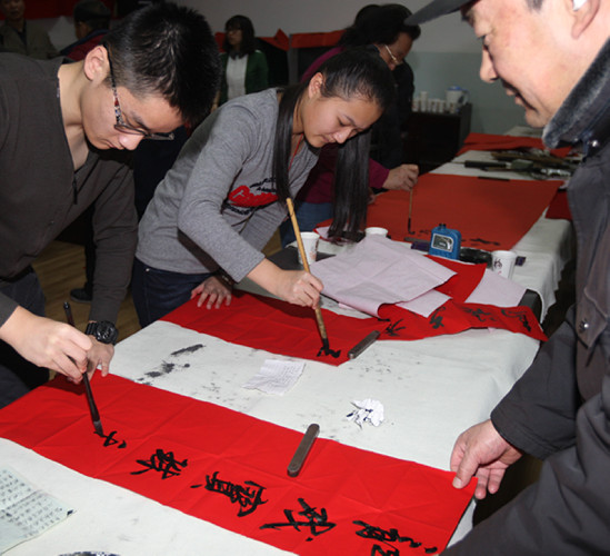 克拉瑪依：福送老人賀新春