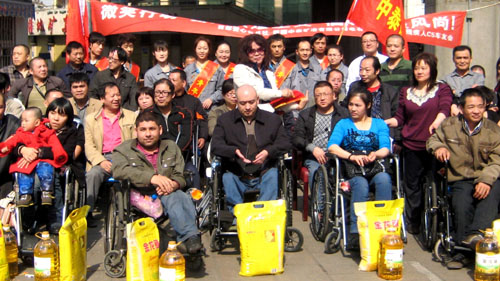 西部愛(ài)心公益社新疆站聯(lián)合愛(ài)心企業(yè)舉辦“感恩有你”主題公益活動(dòng)