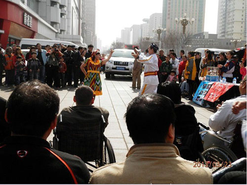 西部愛(ài)心公益社新疆站聯(lián)合愛(ài)心企業(yè)舉辦“感恩有你”主題公益活動(dòng)