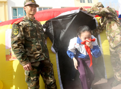 新疆克拉瑪依：消防疏散進(jìn)校園