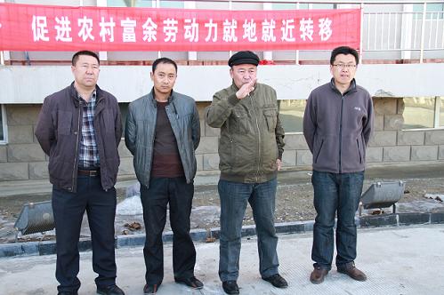 發揮勞務經紀人作用，促進農村富余勞動力轉移