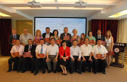 俄語國家畜禽養(yǎng)殖與動物疾病防治新技術培訓班在石大結業(yè)