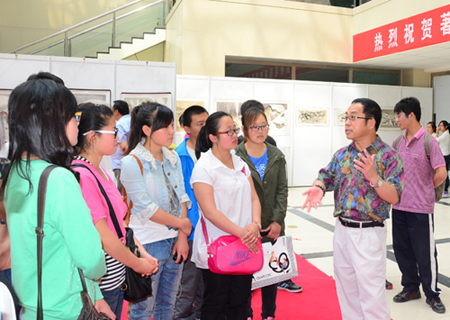 李鳴泉受聘石河子大學(xué)客座教授 個(gè)人畫展引關(guān)注