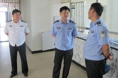 奎屯市民8天上交自制手槍3支、子彈480發、管制刀具60把 貫徹落實兩個《通告》成效顯著