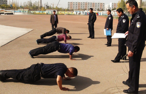 新疆高院對和靜縣法院司法警察體能達(dá)標(biāo)活動(dòng)實(shí)施考核