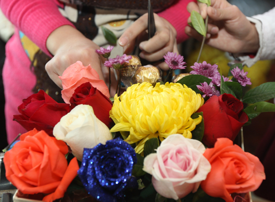 新疆克拉瑪依：別樣花束熱銷情人節