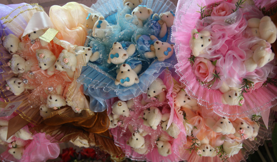 新疆克拉瑪依：別樣花束熱銷情人節