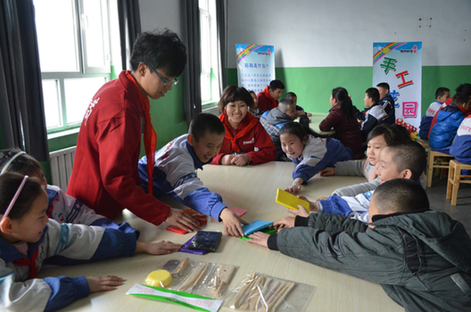 石河子大學志愿者心系貧困學生 愛灑校園
