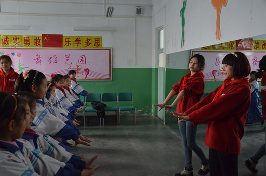 石河子大學志愿者心系貧困學生 愛灑校園