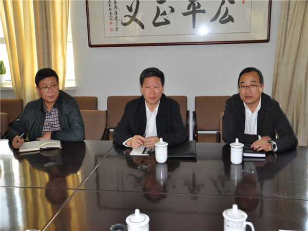 新疆高院常務(wù)副院長(zhǎng)杜建錫到民豐縣法院視察工作
