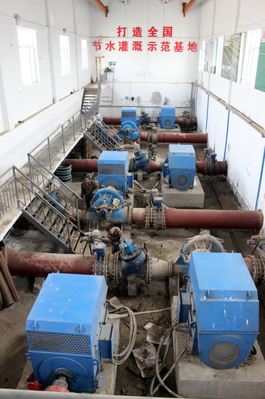 新疆兵團(tuán)第六師共青團(tuán)農(nóng)場(chǎng)運(yùn)用全國(guó)領(lǐng)先的滴灌技術(shù)節(jié)水效果明顯