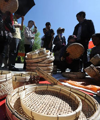 拉薩雪頓節(jié)進(jìn)行非物質(zhì)文化遺產(chǎn)展示展演活動(dòng)