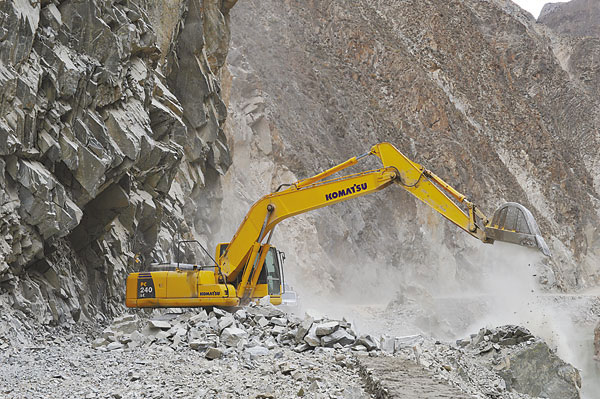 西藏昌都砸錢百億辦喜事