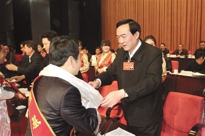 西藏召開第三批駐村工作表彰暨第四批駐村動員大會