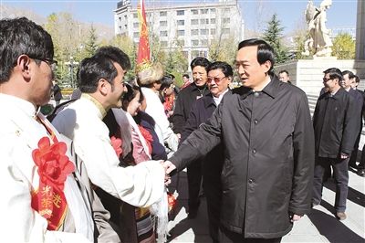 西藏召開第三批駐村工作表彰暨第四批駐村動員大會