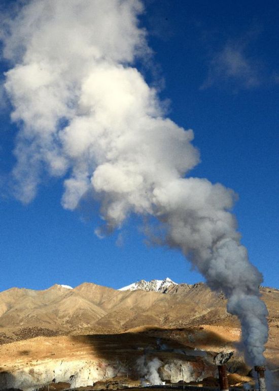 西藏羊八井：冬季地熱景觀