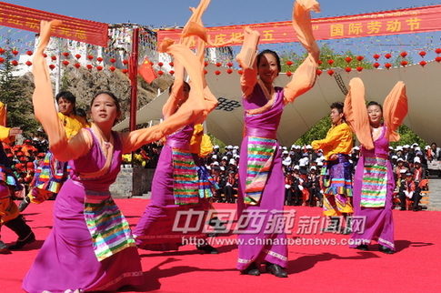 紅色歌曲拉薩唱 拉薩舉行慶五一紅歌演唱會