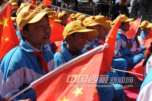 紅色歌曲拉薩唱 拉薩舉行慶五一紅歌演唱會