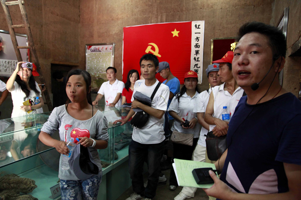 巧家縣開展“重走長征路”青少年紅色之旅活動(dòng)