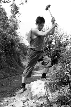 昆明祿勸公務員義務修路26年 建起了4座橋