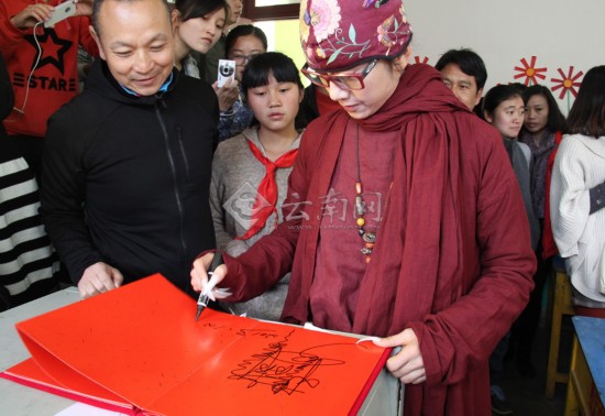 楊麗萍金飛豹邀請德馨學校孩子們看演出（組圖）