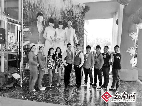 云南壯觀婚禮 1對雙胞姐妹結婚7對雙胞來捧場