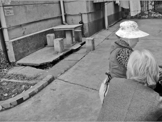 云南滇池沿線兩小區訴苦：工地一開工，我們就下陷了