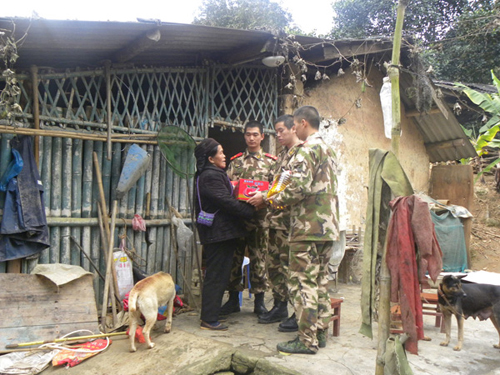 天保邊檢站開展“傳承雷峰精神 爭當優(yōu)秀國門衛(wèi)士”活動