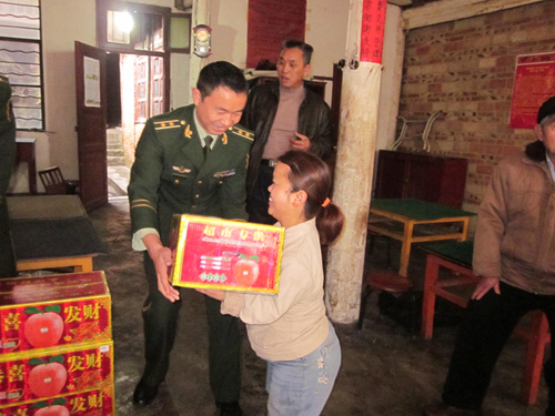 天保邊檢站開展“傳承雷峰精神 爭當(dāng)優(yōu)秀國門衛(wèi)士”活動