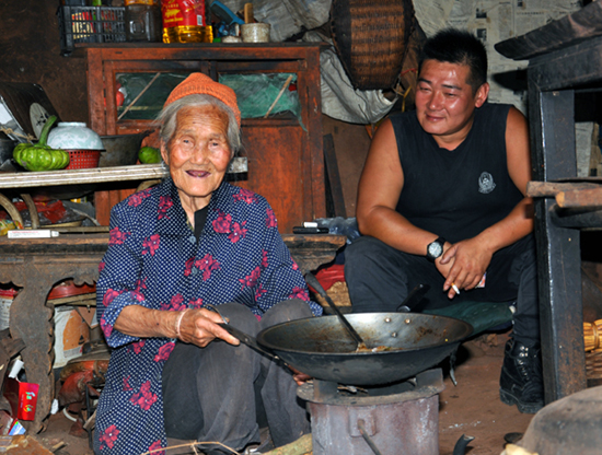 昆鐵派出所長呂剛：絲絲關懷溫暖群眾心田