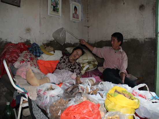 昆明東川一男子為救妻子徒步五千公里挖草藥