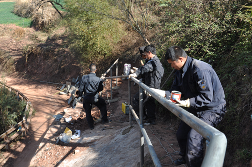心系群眾修建愛(ài)民路 警民共建話和諧春運(yùn)