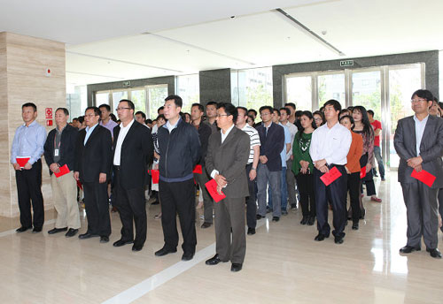 東航云南公司干部員工踴躍捐款支持雅安抗震救災(zāi)