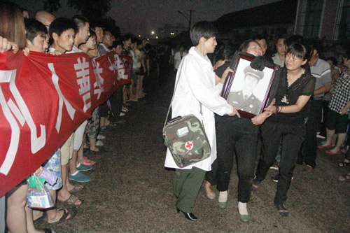 大愛奉獻給人民:追記捐獻器官的武警云南省總隊紅河州支隊戰士李杰