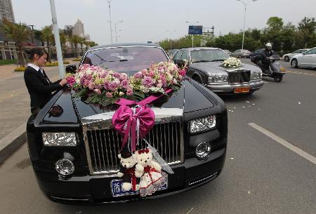 車價上億“超豪華”迎親車隊亮相溫州