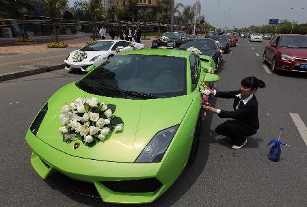 車價(jià)上億“超豪華”迎親車隊(duì)亮相溫州