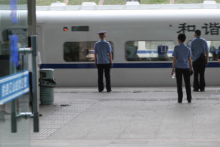D94次列車發(fā)生故障 滯留乘客乘備用車去往上海