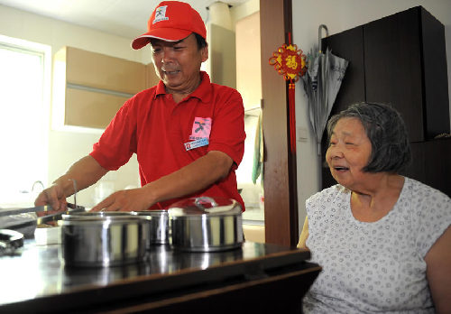 杭州社區(qū)成立“老年配送餐中心”