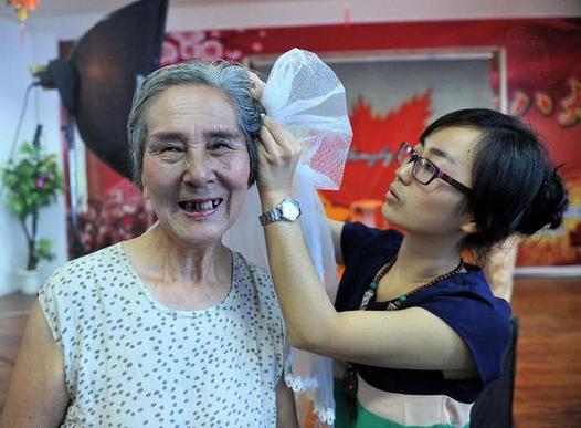 金婚老人慶“七夕”