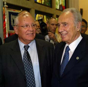 Peres wishes for mideast peace on 80th birthday