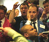 Oil prices fall back to month low 