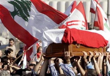 Lebanese residents carry the coffin of Gebran Tueni during his funeral in Beirut December 14, 2005.