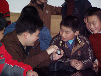 百名孤兒收到最好新年禮物