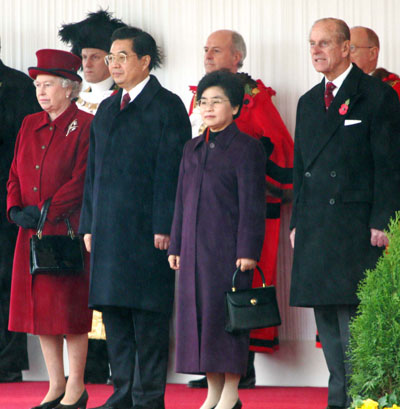 Hu arrives in Britain