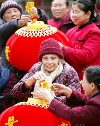 American granny finds paradise in Chengdu