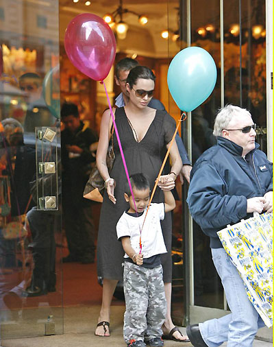 Jolie plans birth in Africa